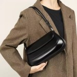 Trendy women's crossbody bag, genuine leather, high-end style, fashionable and versatile, single shoulder bag, underarm saddle bag